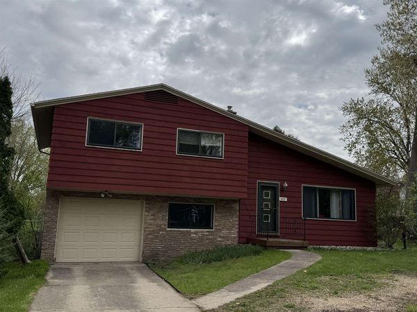 407 Silver Lake Drive, Portage, WI 53901