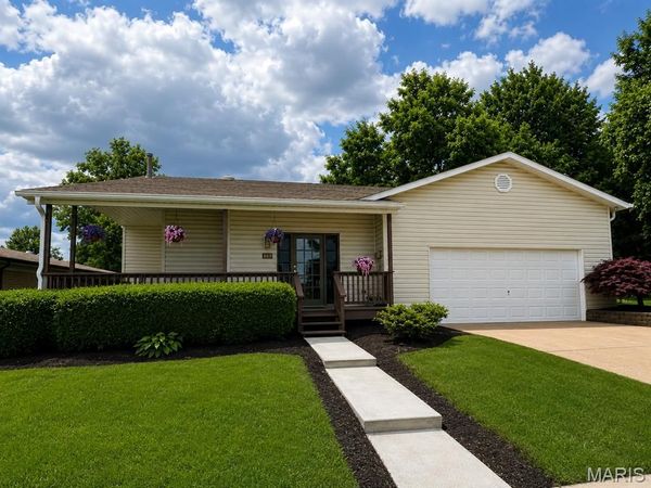 8686 Barby Lane, University City, MO 63124