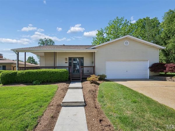 8686 Barby Lane, University City, MO 63124