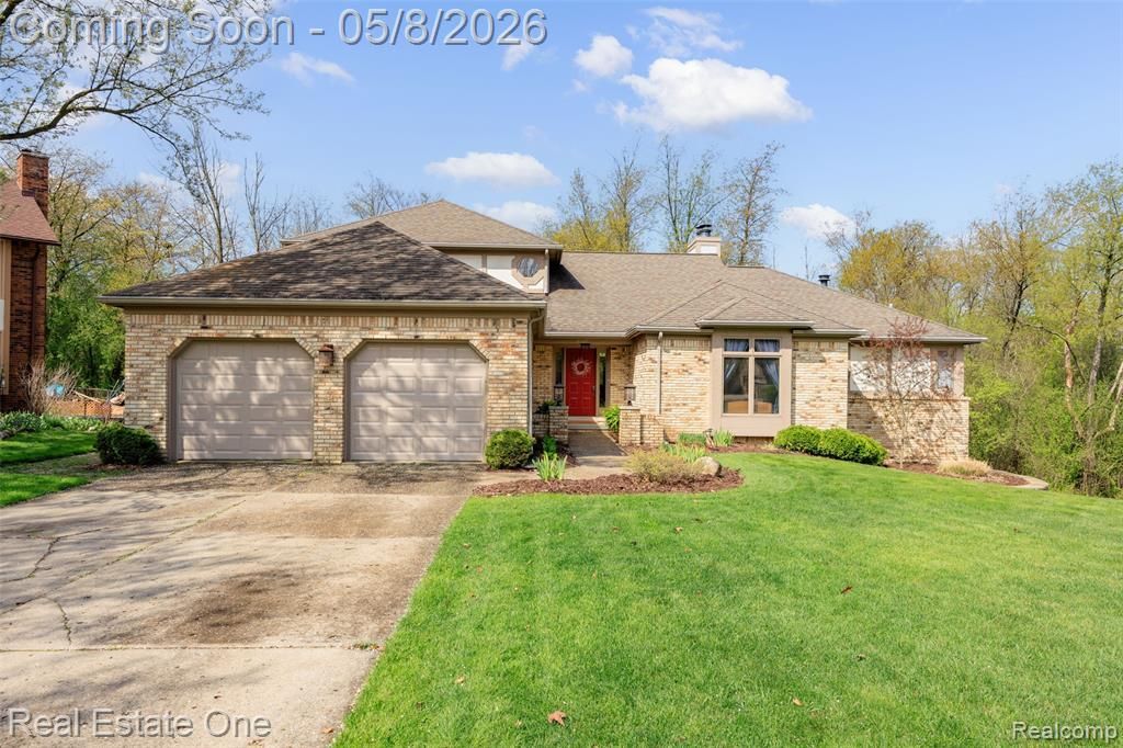 2527 Munster Road, Rochester Hills, MI 48309 Main Photo