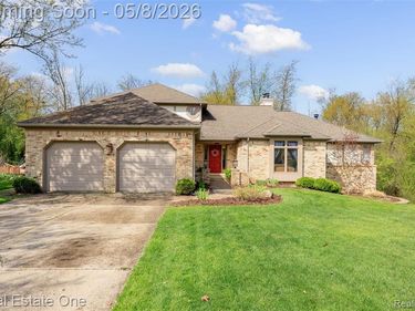2527 Munster Road, Rochester Hills, MI 48309