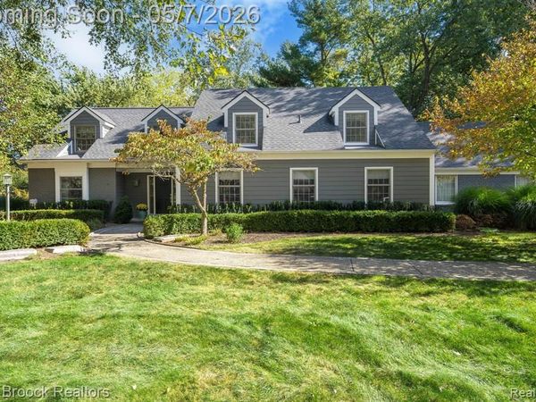30800 Roberts Drive, Franklin Vlg, MI 48025