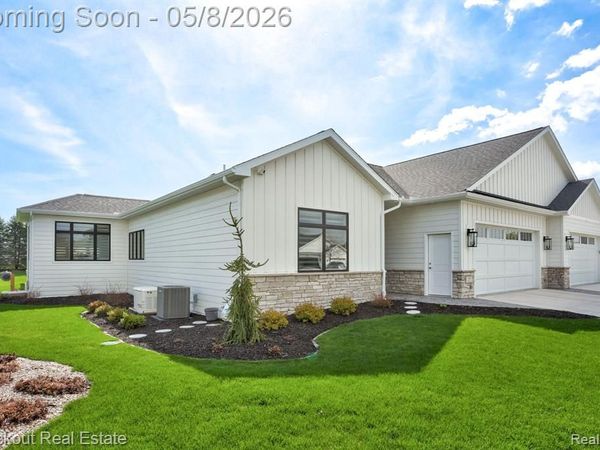 27 Hanover Drive, Frankenmuth, MI 48734