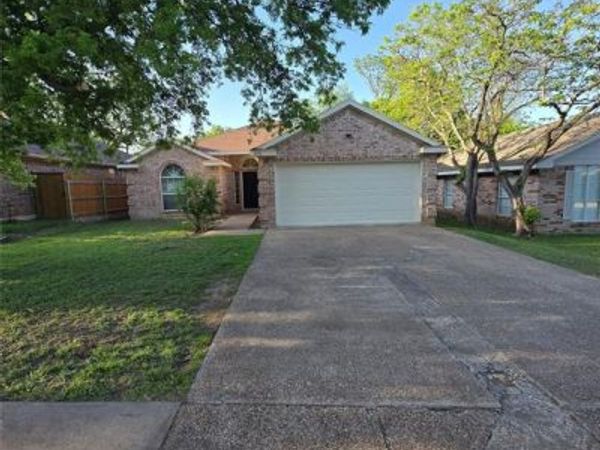 8112 Gibbs Drive, White Settlement, TX 76108