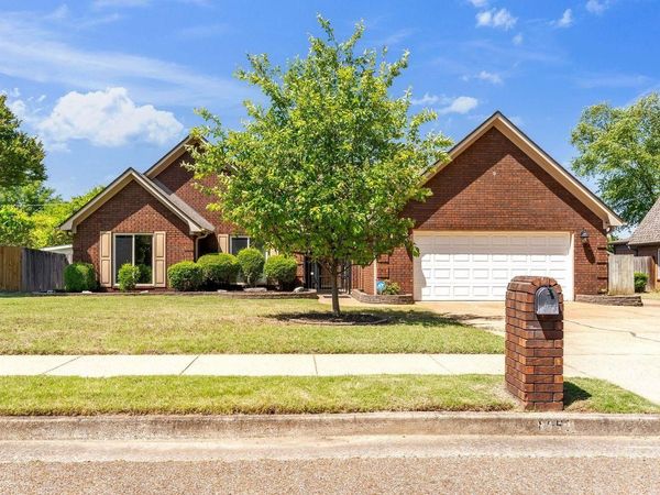 8052 SARA JANE LN, Bartlett, TN 38133