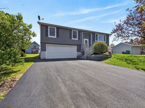 5785 Clover Meadow Lane, Farmington, NY 14425