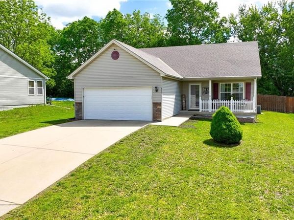 813 Emerson Drive, Belton, MO 64012