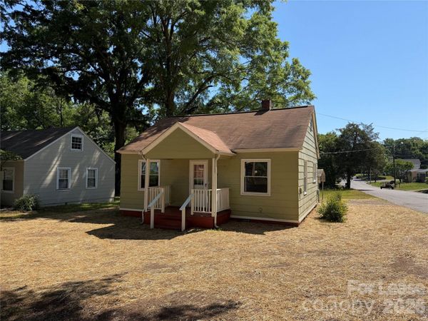 704 N Miller Avenue , Statesville, NC 28677