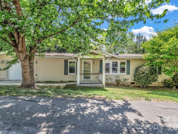 405 Deerfield Court, Hendersonville, NC 28792