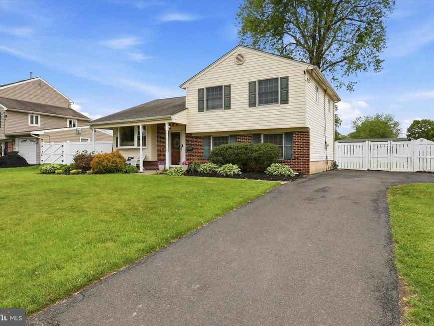1204 Lynda Lane, Warminster, PA 18974 Main Photo