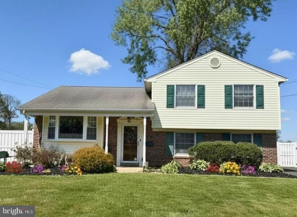 1204 LYNDA LANE , WARMINSTER, PA 18974