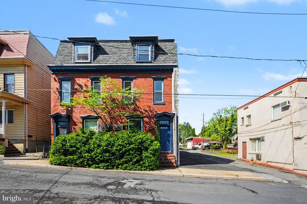 9 N 6TH STREET, POTTSVILLE, PA 17901