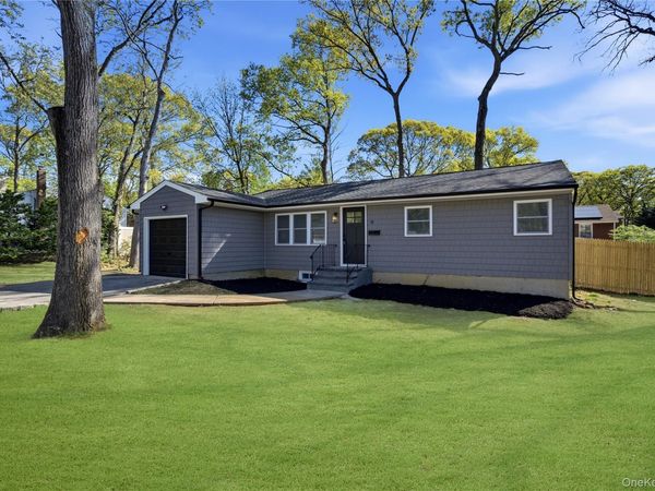 9 W 8th Street , Ronkonkoma, NY 11779