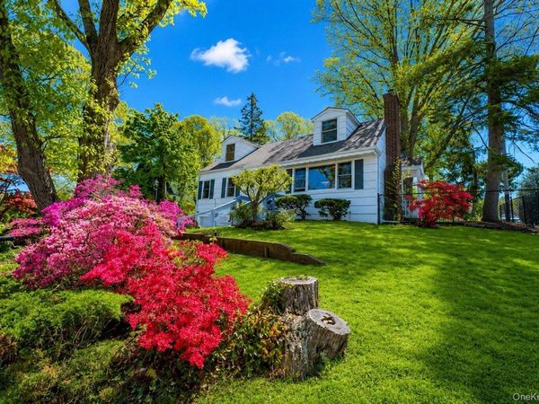 10 McKenzie Street, Huntington, NY 11743