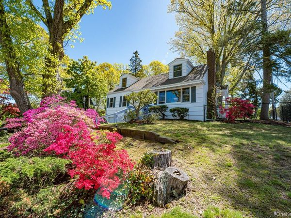 10 McKenzie Street , Huntington, NY 11743