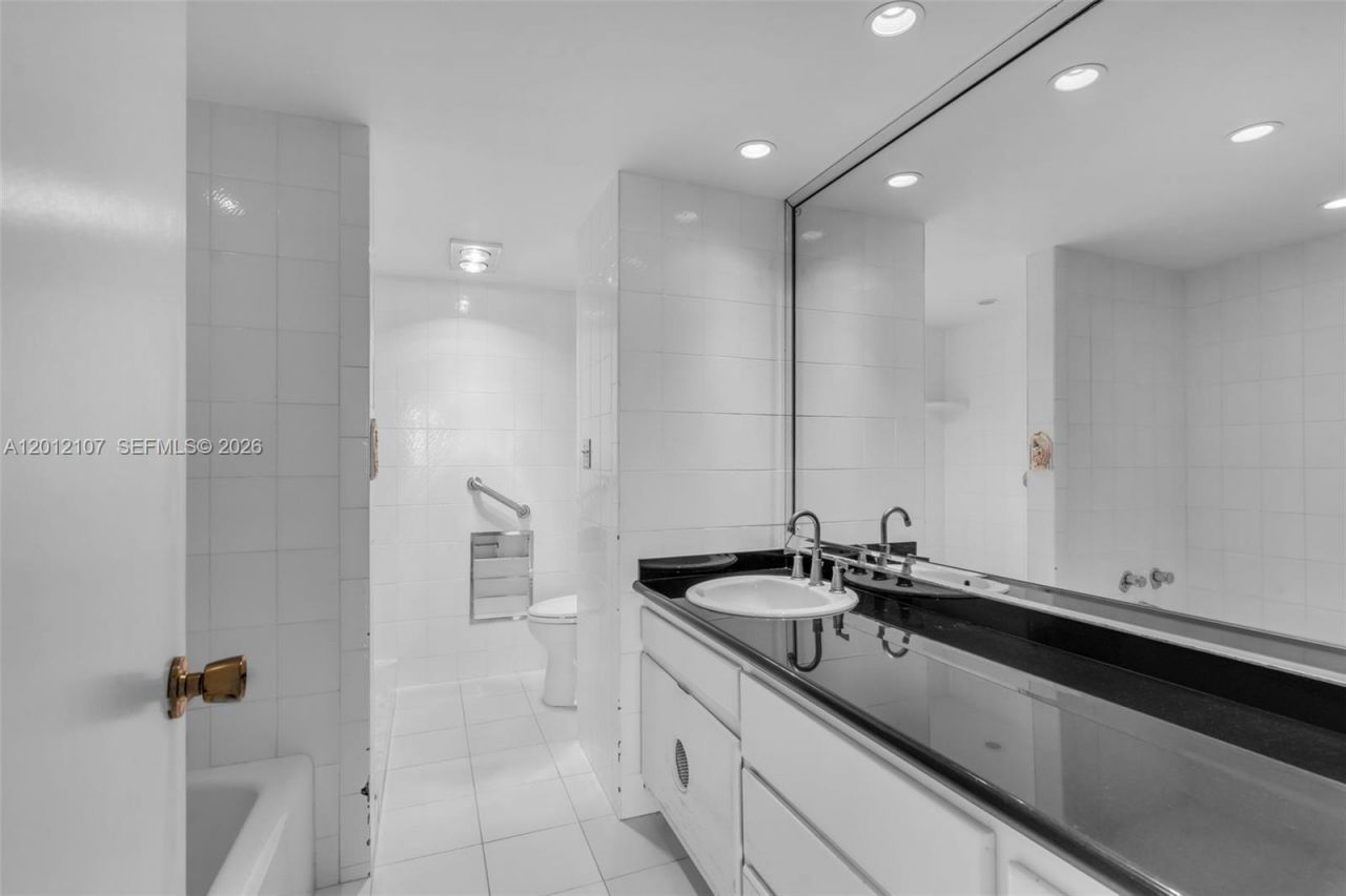 200 Ocean Lane Dr, Unit 407, Key Biscayne, FL 33149 Photo
