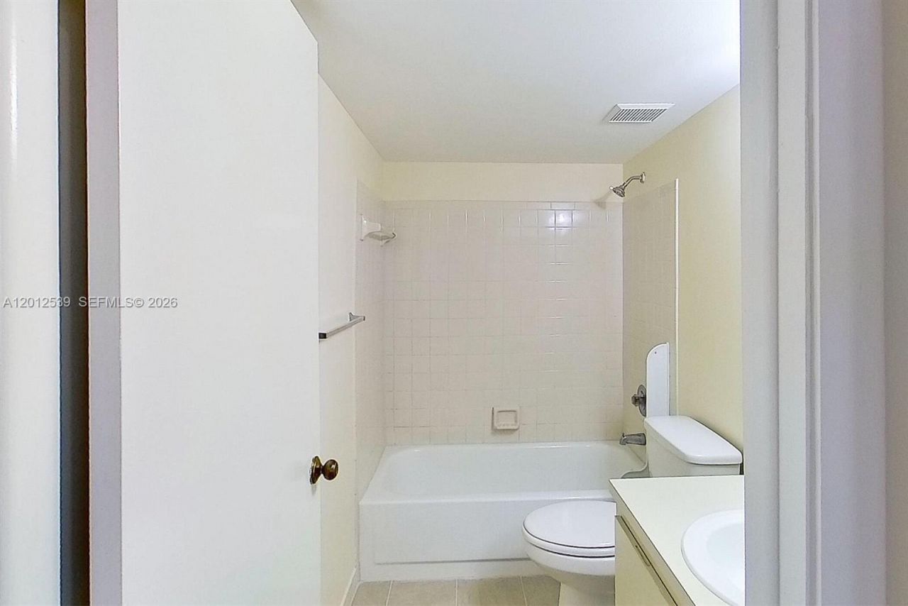 2020 NW 119th St , Unit 1121, Miami, FL 33167 Photo