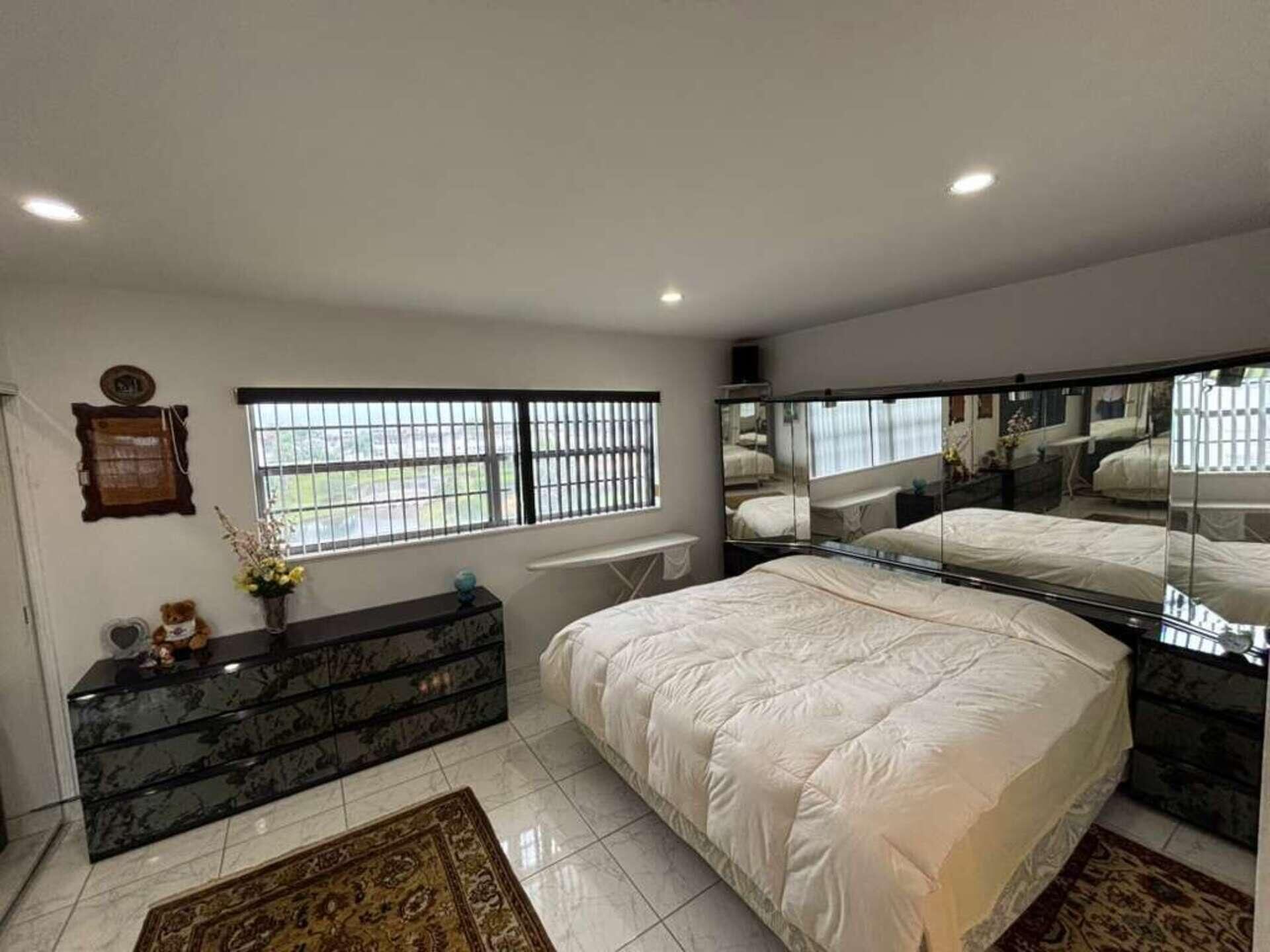 4706 NW 36th St, Unit 605, Lauderdale Lakes, FL 33319 Photo