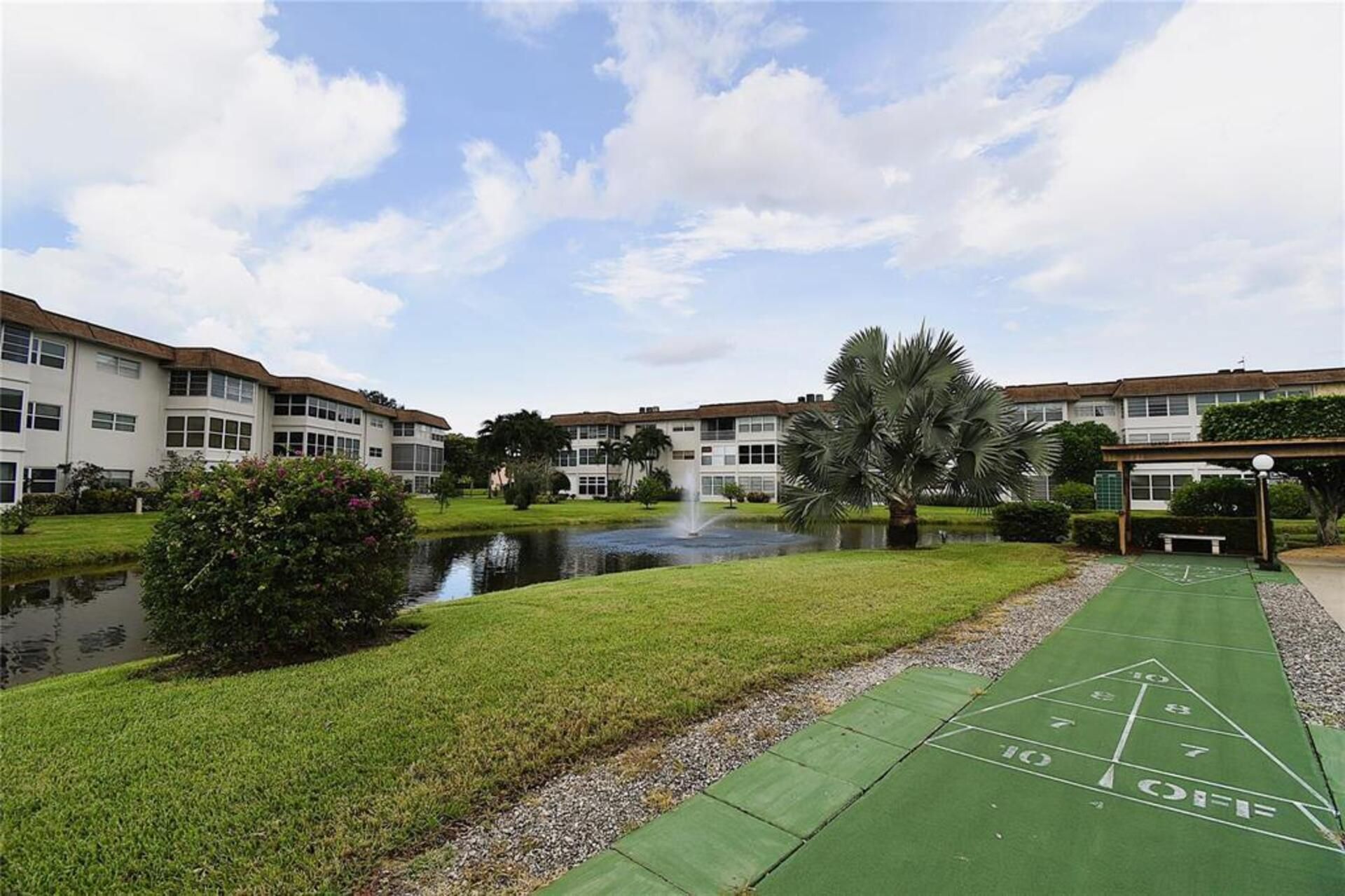 4706 NW 36th St, Unit 605, Lauderdale Lakes, FL 33319 Photo