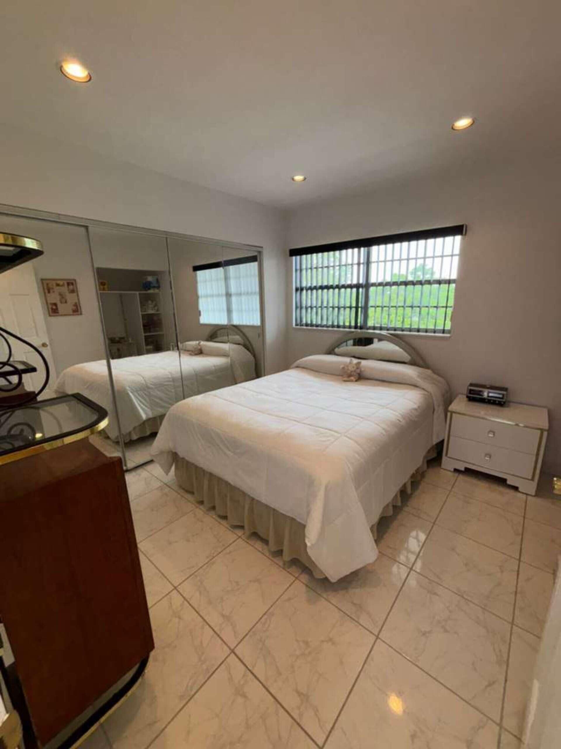 4706 NW 36th St, Unit 605, Lauderdale Lakes, FL 33319 Photo