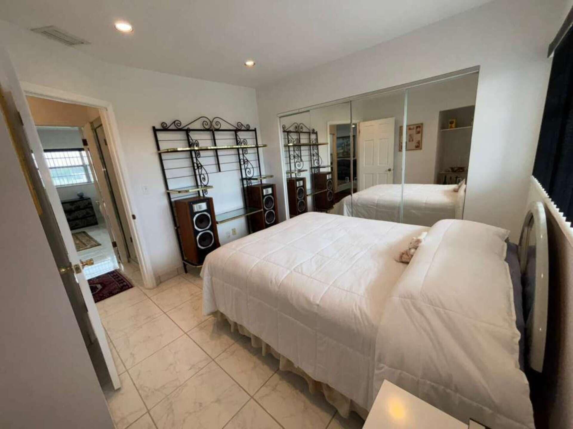 4706 NW 36th St, Unit 605, Lauderdale Lakes, FL 33319 Photo