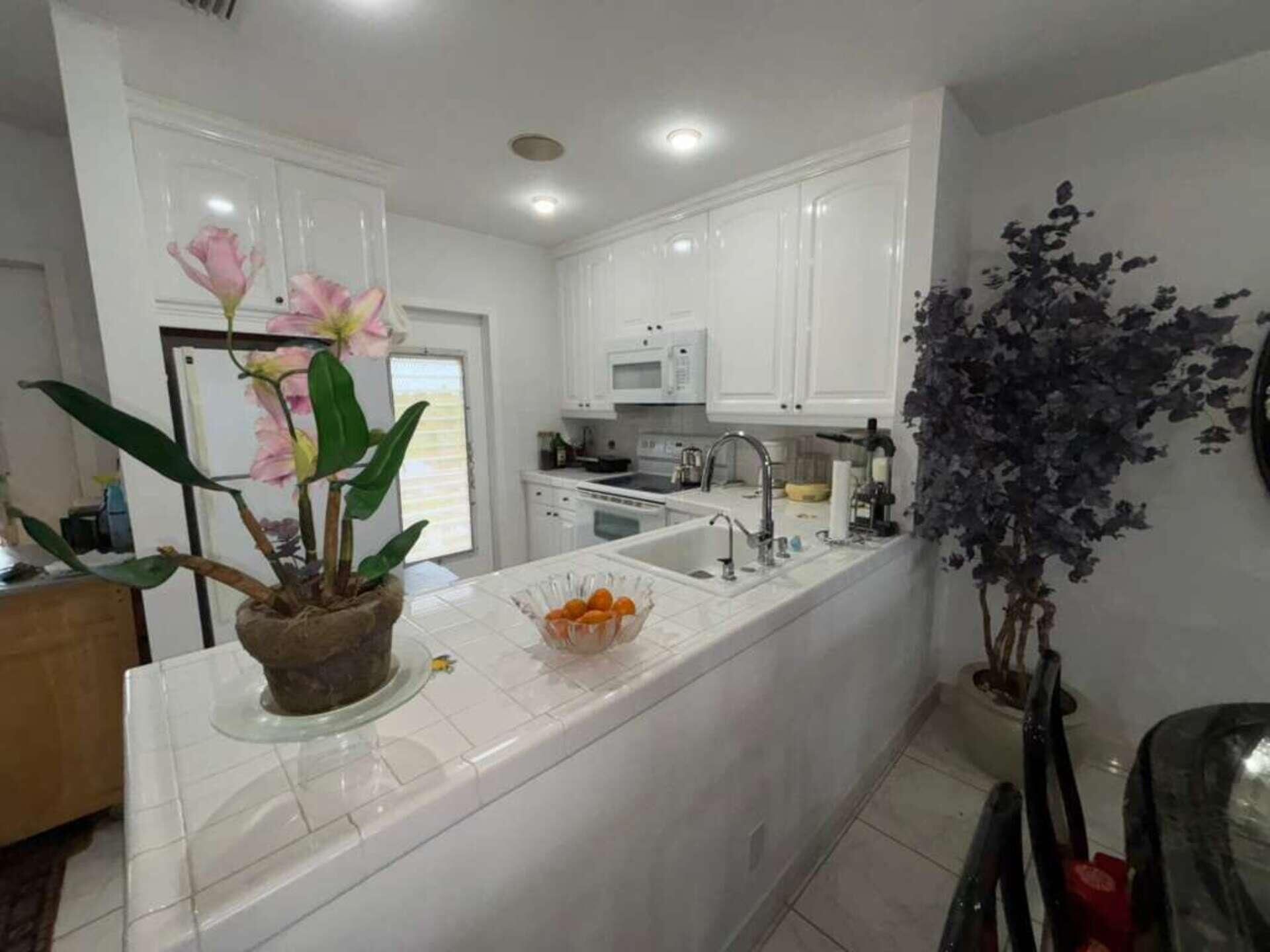 4706 NW 36th St, Unit 605, Lauderdale Lakes, FL 33319 Photo