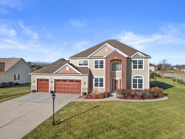 N42W22770 Beacon Ct, Pewaukee, WI 53072