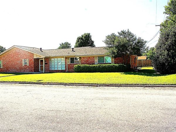 1100 N Lamb Street , Bowie, TX 76230