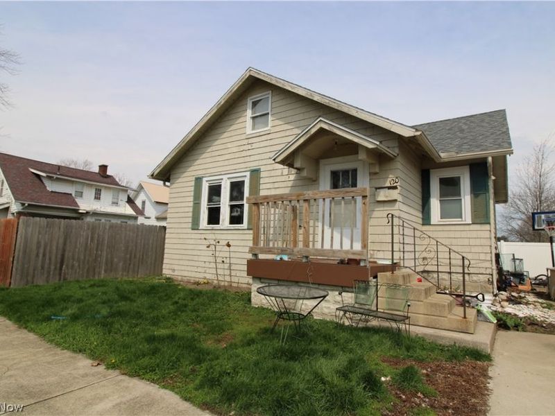 120 W 5th Street, Port Clinton, OH 43452 Photo 1