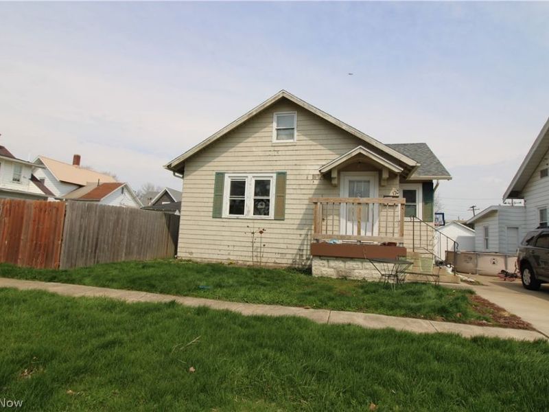 120 W 5th Street, Port Clinton, OH 43452 Photo 2