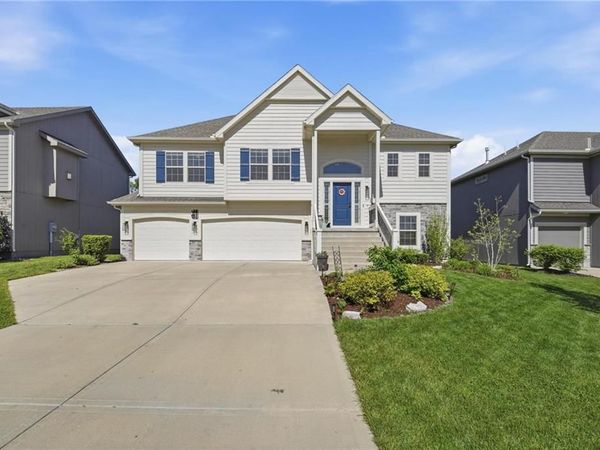 1636 Shadow Drive, Leavenworth, KS 66048