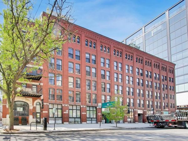 225 W Huron Street , Unit 305, Chicago, IL 60654