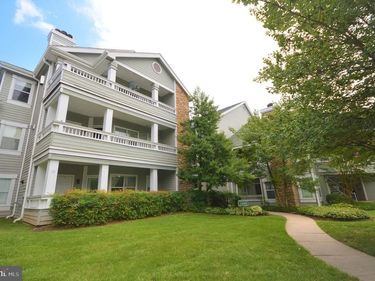 13058 AUTUMN WOODS WAY, Unit 301, FAIRFAX, VA 22033