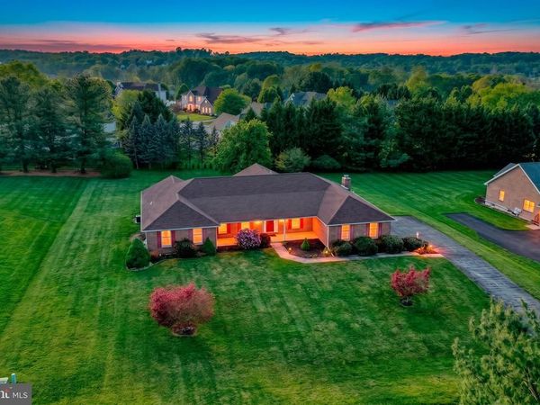 318 DETJEN DRIVE, HOCKESSIN, DE 19707