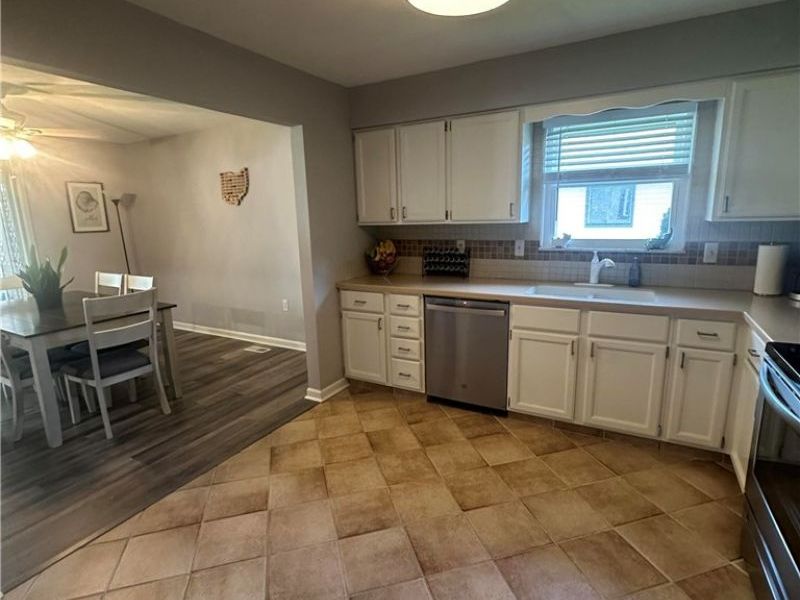 6868 Middlebrook Boulevard, Middleburg Heights, OH 44130 Photo 10