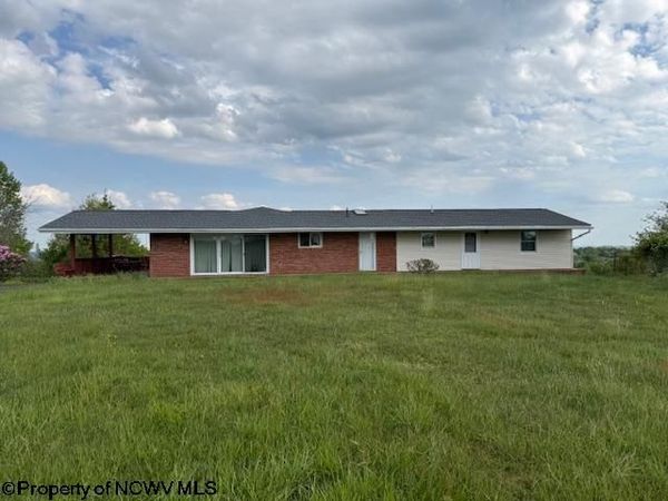 15 Pine Ridge Lane, Fairmont, WV 26554