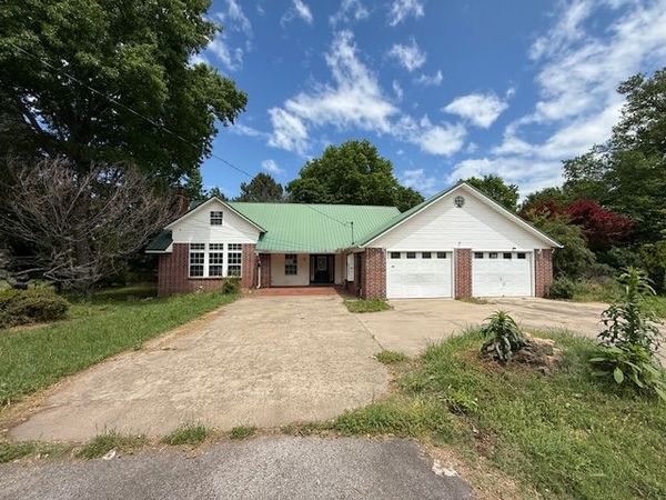402 E College Street , Altus, AR 72821