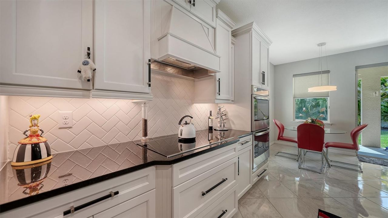 2858 Oriole Drive , Sarasota, FL 34243 Photo