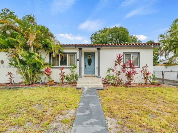 79 NW 143rd St , Miami, FL 33168