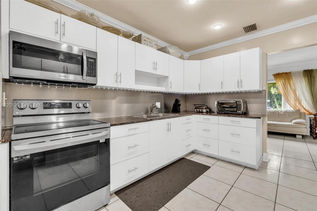 79 NW 143rd St, Miami, FL 33168 Photo