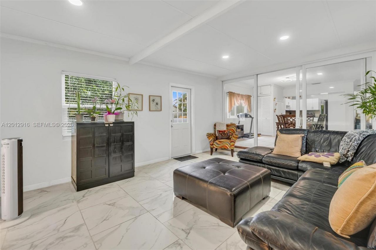 79 NW 143rd St, Miami, FL 33168 Photo