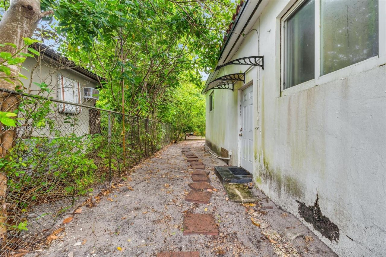 79 NW 143rd St, Miami, FL 33168 Photo