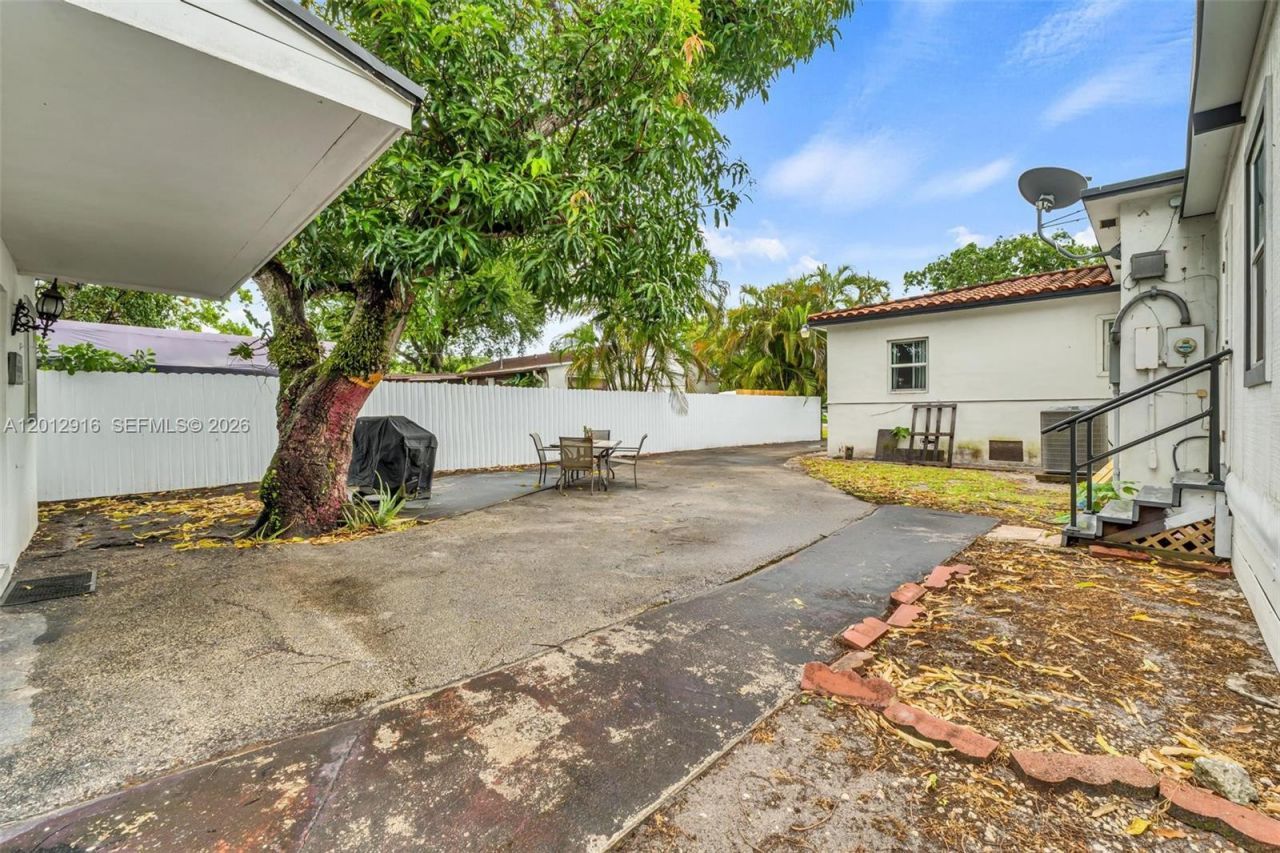 79 NW 143rd St, Miami, FL 33168 Photo
