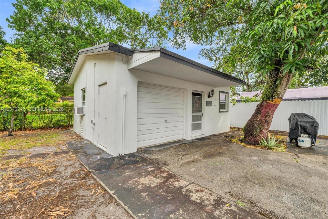 79 NW 143rd St, Miami, FL 33168 Photo