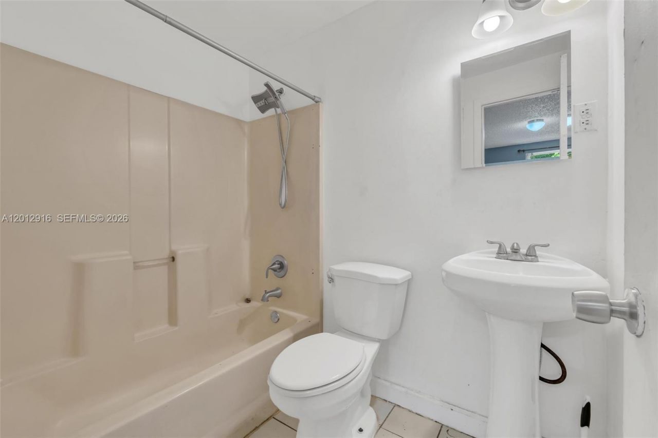 79 NW 143rd St, Miami, FL 33168 Photo