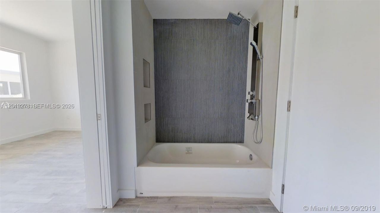 315 S Shore Dr, Unit 5, Miami Beach, FL 33141 Photo