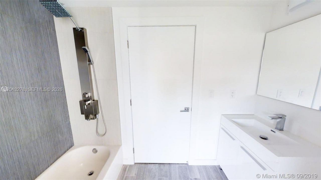 315 S Shore Dr, Unit 5, Miami Beach, FL 33141 Photo