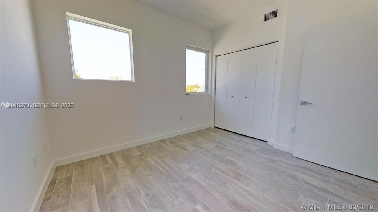 315 S Shore Dr, Unit 5, Miami Beach, FL 33141 Photo
