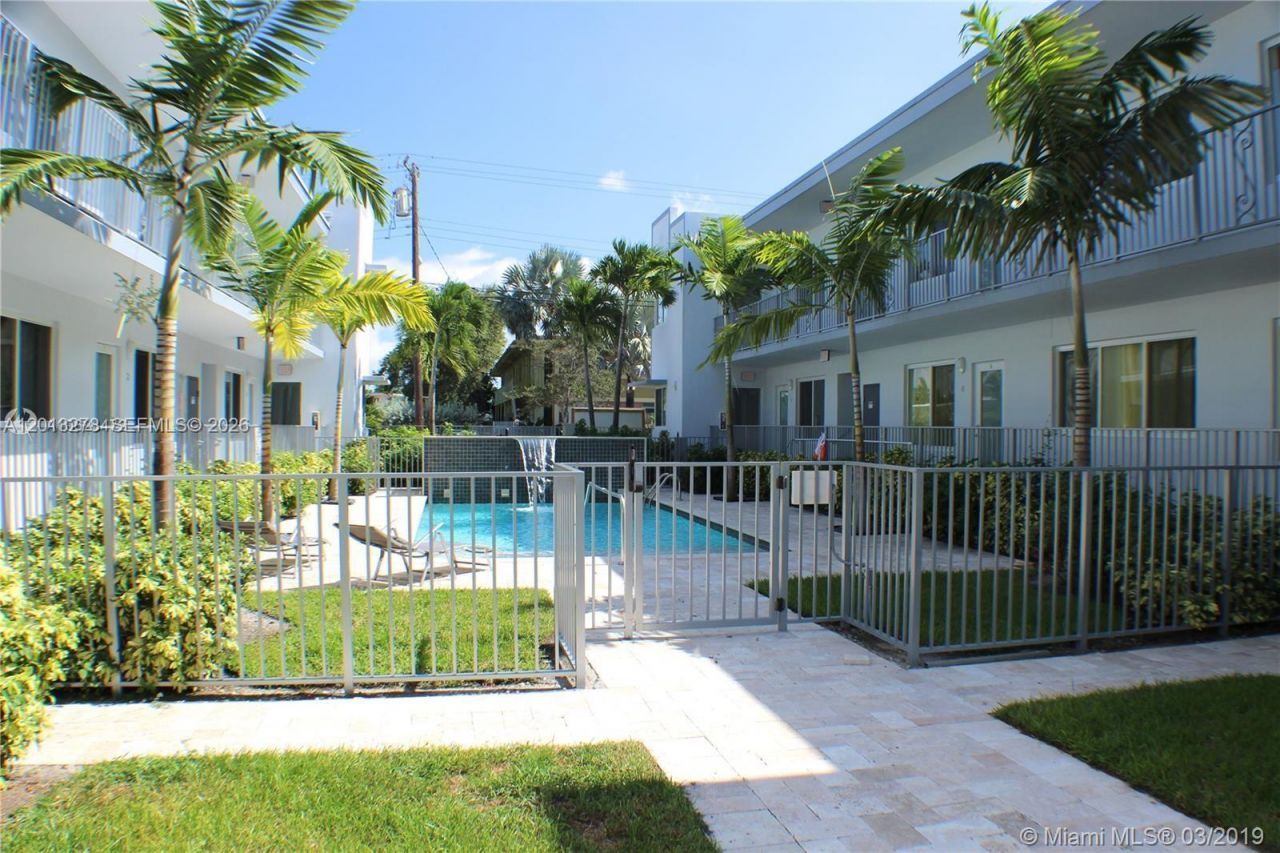 315 S Shore Dr, Unit 5, Miami Beach, FL 33141 Photo