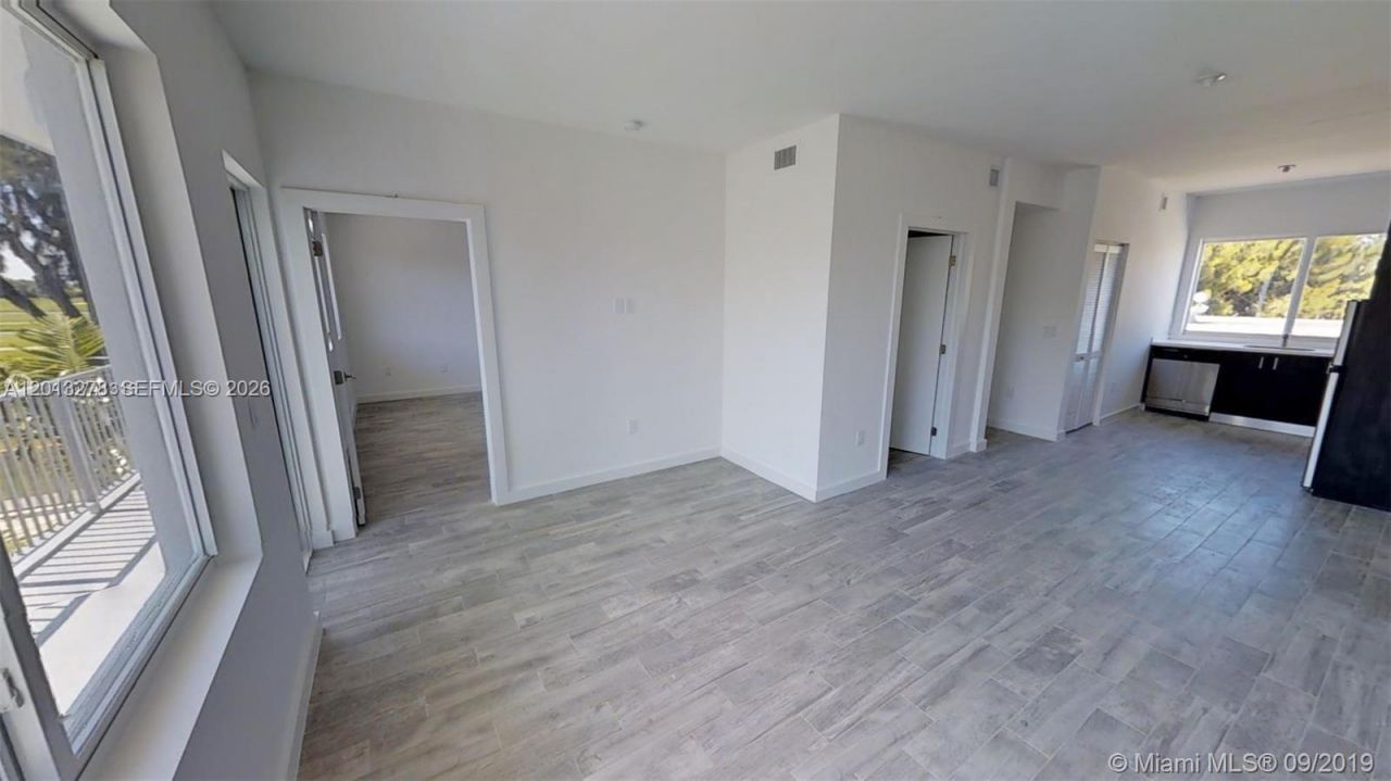 315 S Shore Dr, Unit 5, Miami Beach, FL 33141 Photo